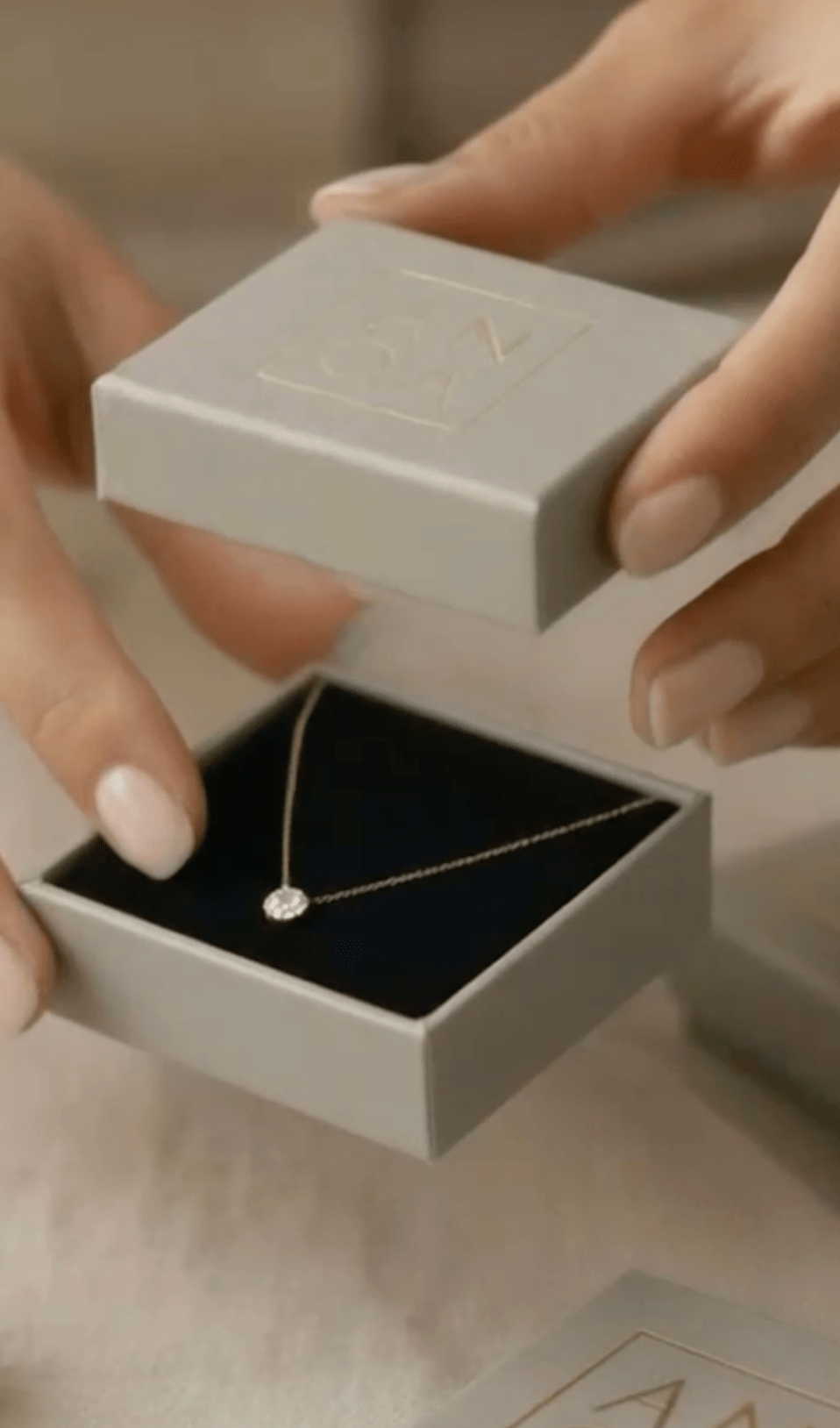 Anoa Adventskalender Schmuck 2025 - 24 Schmuckstücke (Für jeden Tag im Advent) - AnoaShop