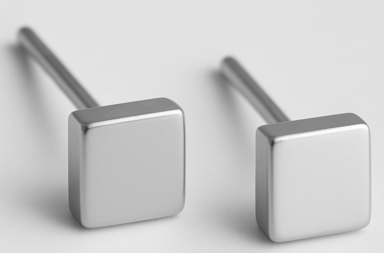 Kleine Quadrat Ohrstecker Edelstahl - AnoaShop