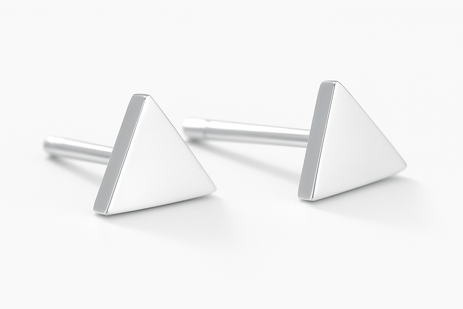 Mini Dreiecke Ohrstecker Edelstahl - AnoaShop