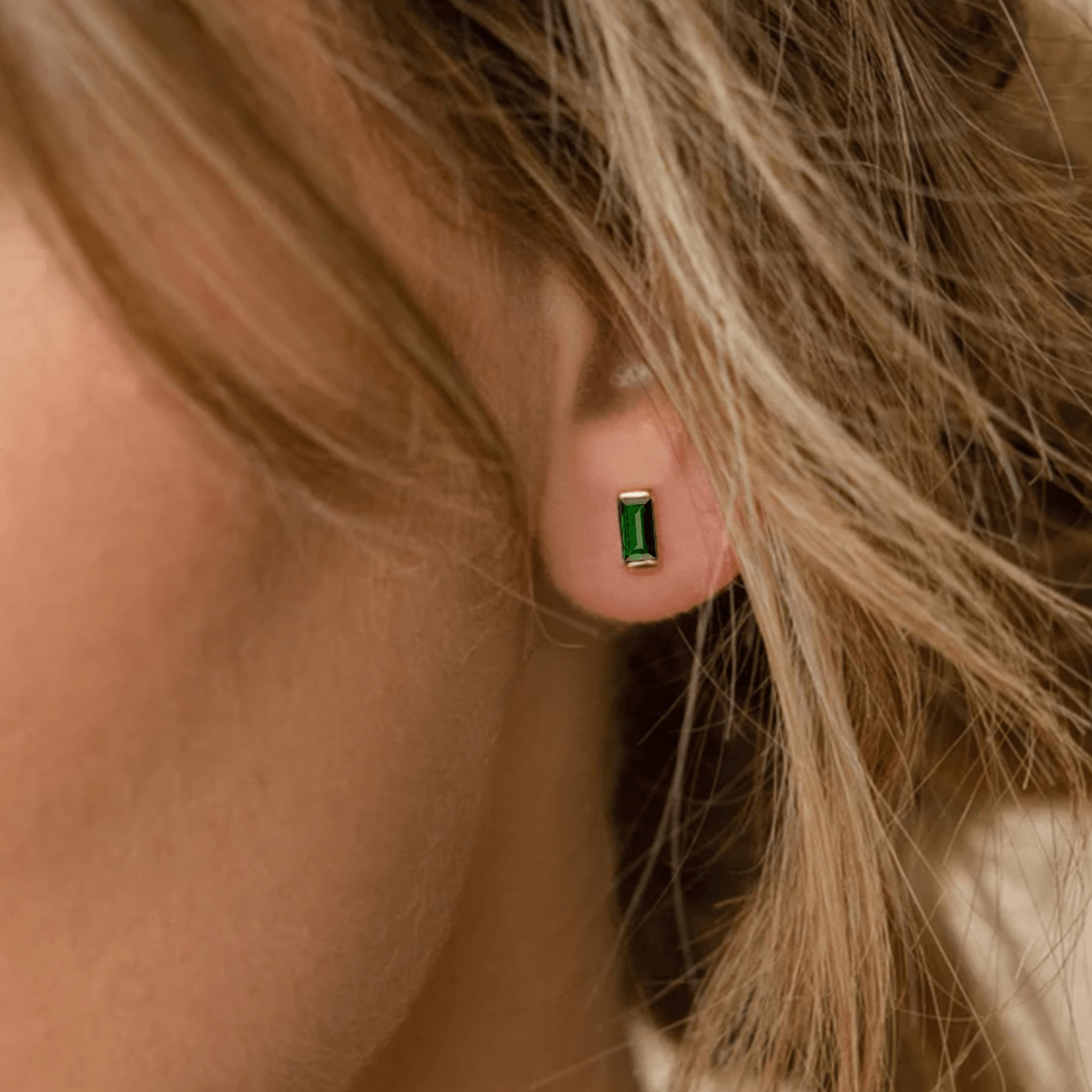 Zirconia stones stud earrings gold stainless steel - AnoaShop