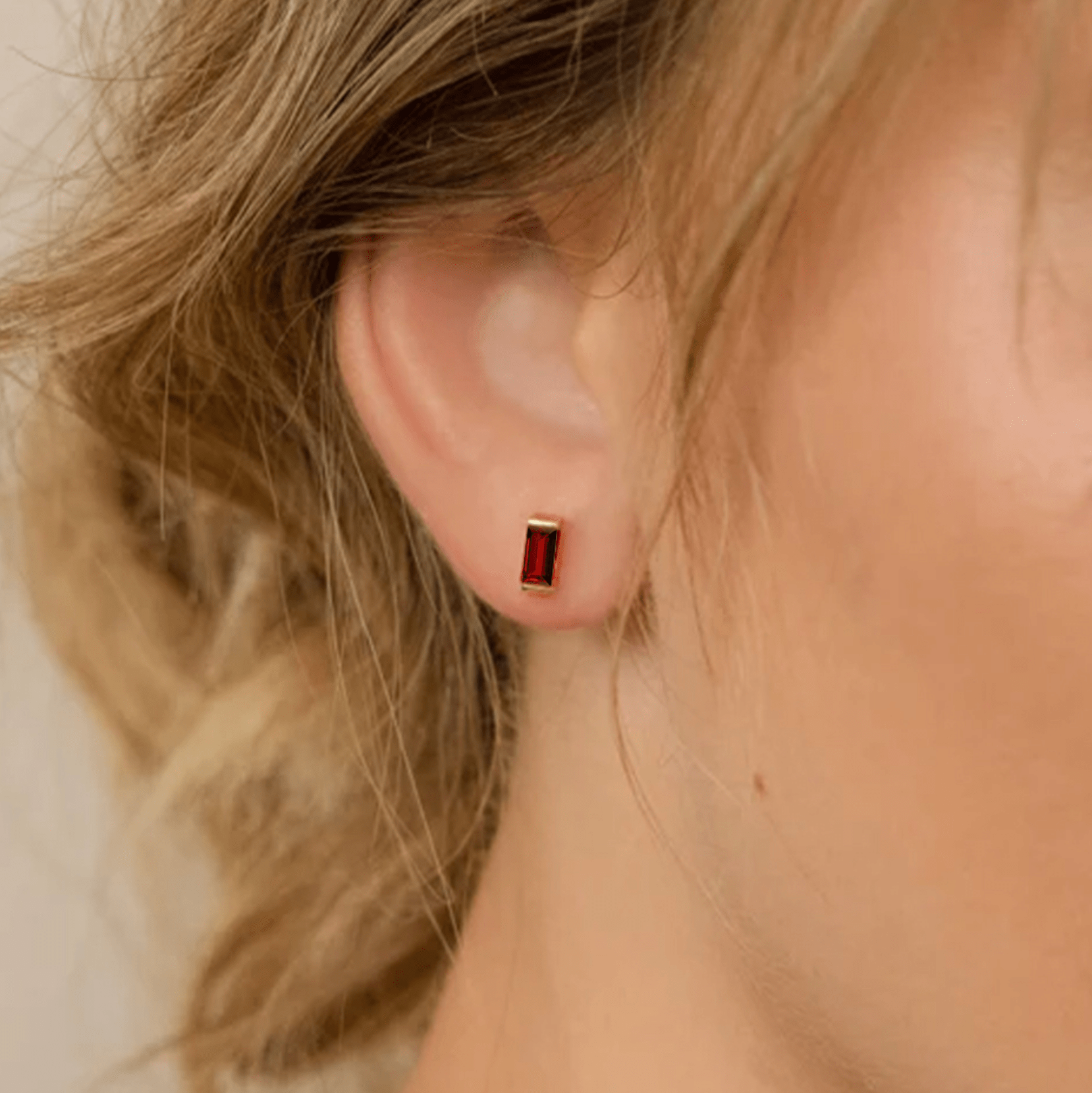 Zirconia stones stud earrings gold stainless steel - AnoaShop