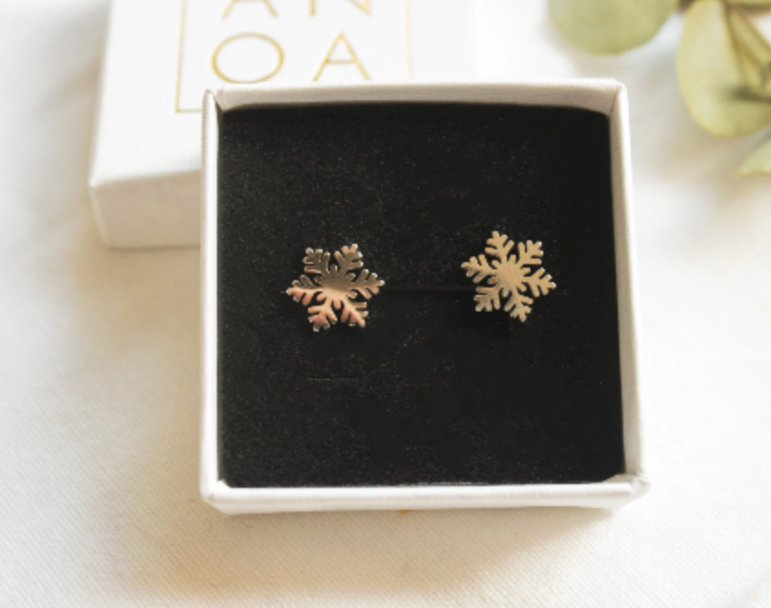 Snowflake Silver Earring stud • Silver Stud Earring • Minimalist Earring • Christmas earring • Winter snow Earring • Perfect Gift for her