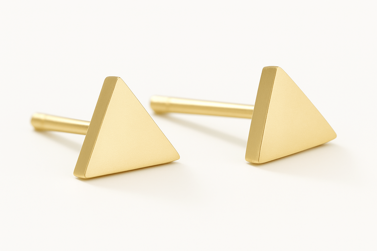 Mini Dreiecke Ohrstecker Edelstahl - AnoaShop